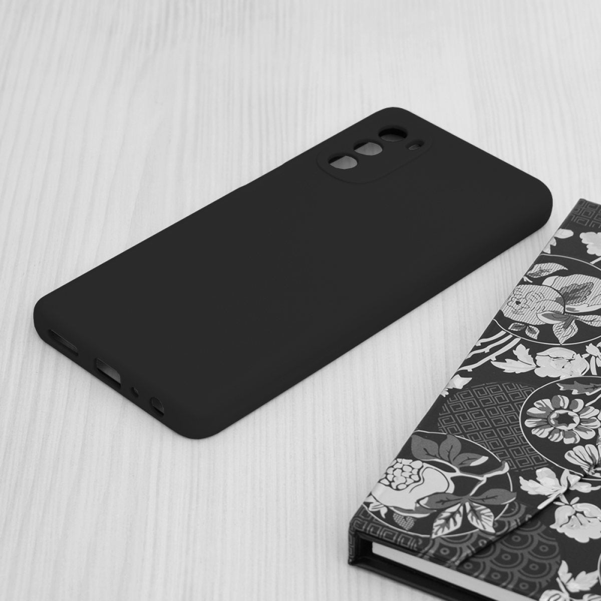 Techsuit - Soft Edge Silicone - Motorola Moto G62 - Black